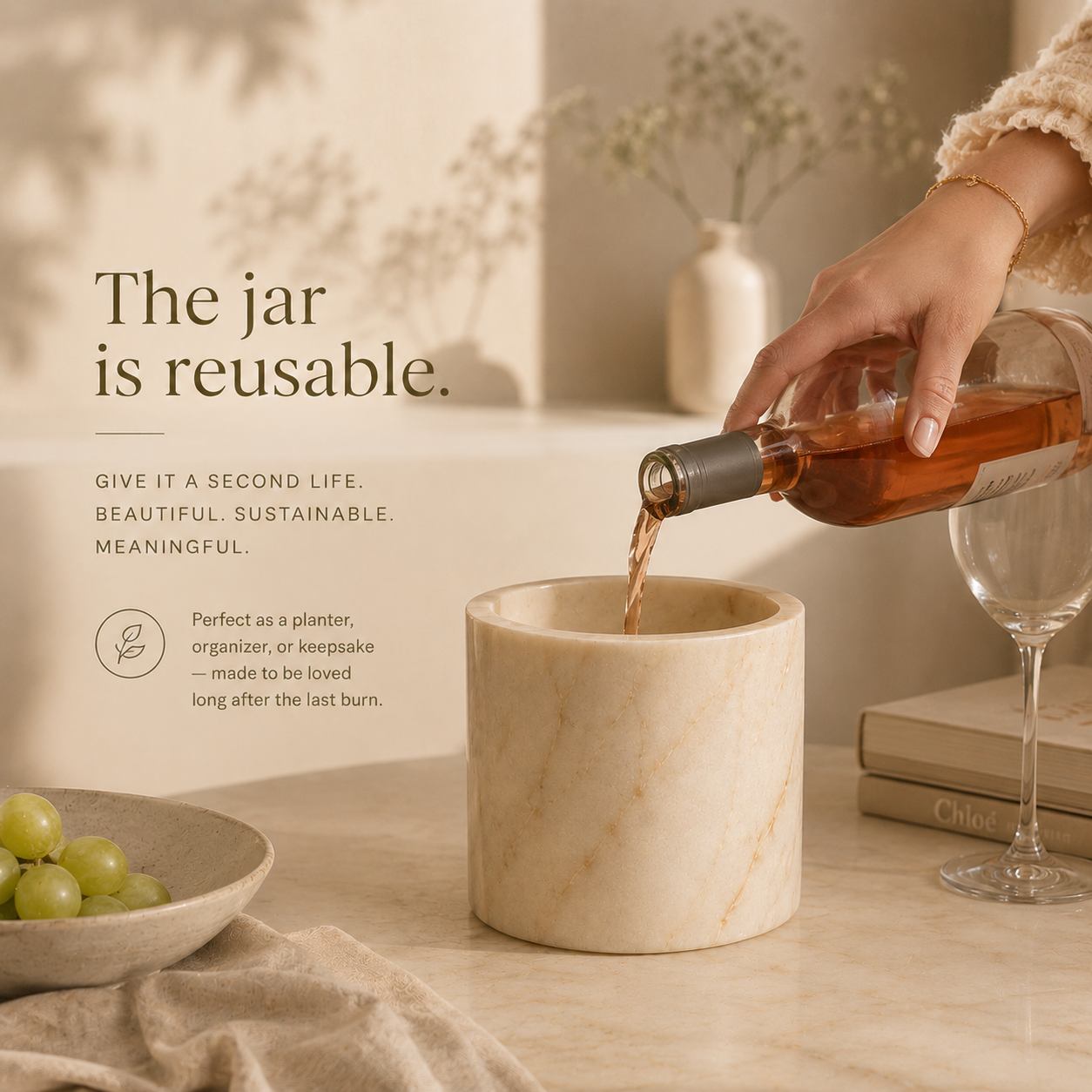 NOIRÉ Marble Candle – Cedarwood & Floral | Natural Marble Jar